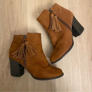 ESPRIT Roberta Faux Suede Tassel Stacked Heel Zipper Bootie Cognac Brown 7.5